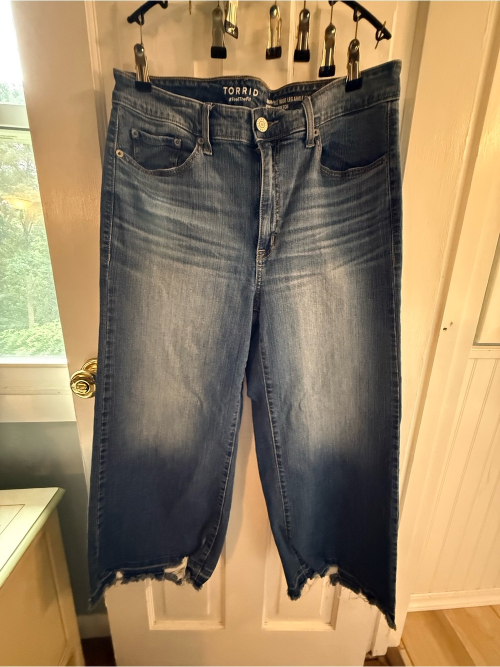 Torrid - High Rise wide leg ankle cropped distressed jeans